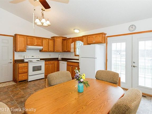 3rd image of 8728 NE 38th Ave