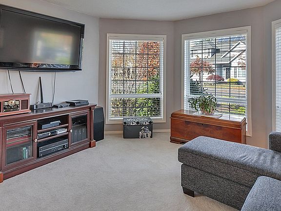 5th image of 17746 SW Ballard Ln