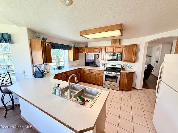5th image of 1020 W Woodlawn Dr