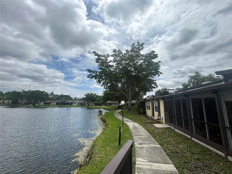 322 Briarwood Cir #1-17 — Photo 32