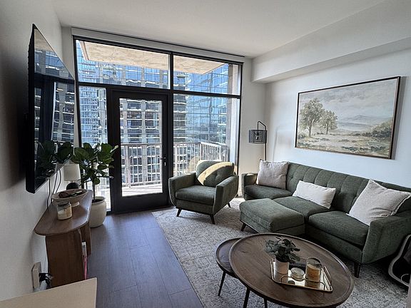 5th image of 1212 Demonbreun St #1406