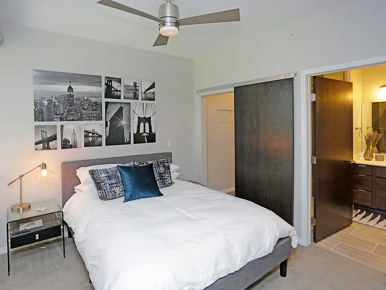 Uptown Apartments — Photo 21