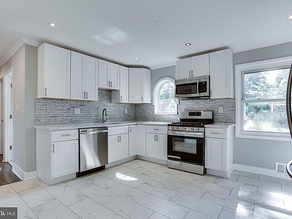 3rd image of 506 Dean Dr