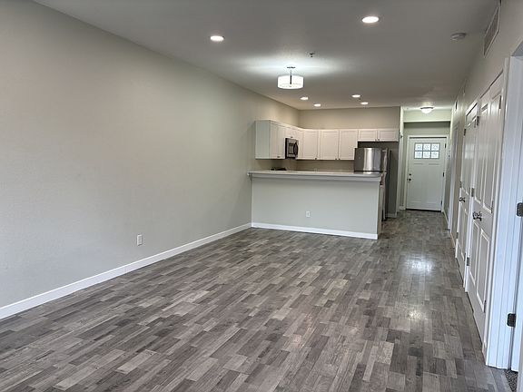 3rd image of 1601 Kimbark St #103