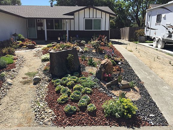 5th image of 372 Adobe Dr