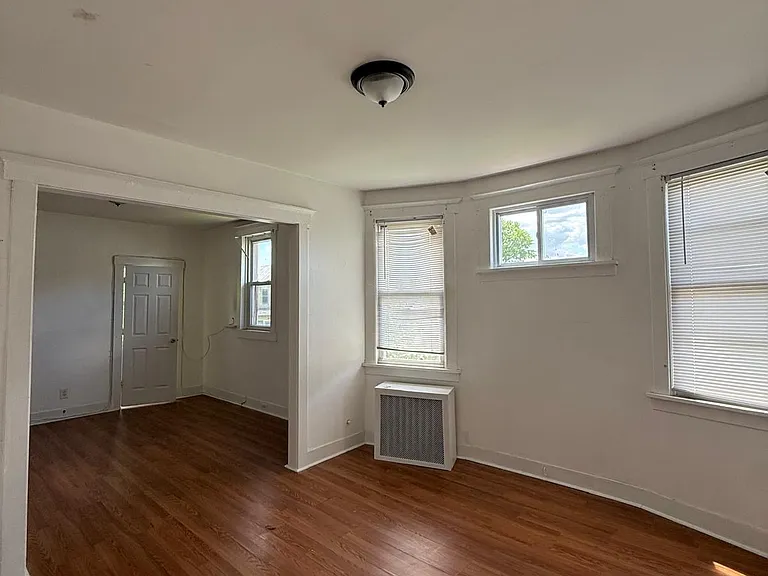625 E Curtis St — Photo 3