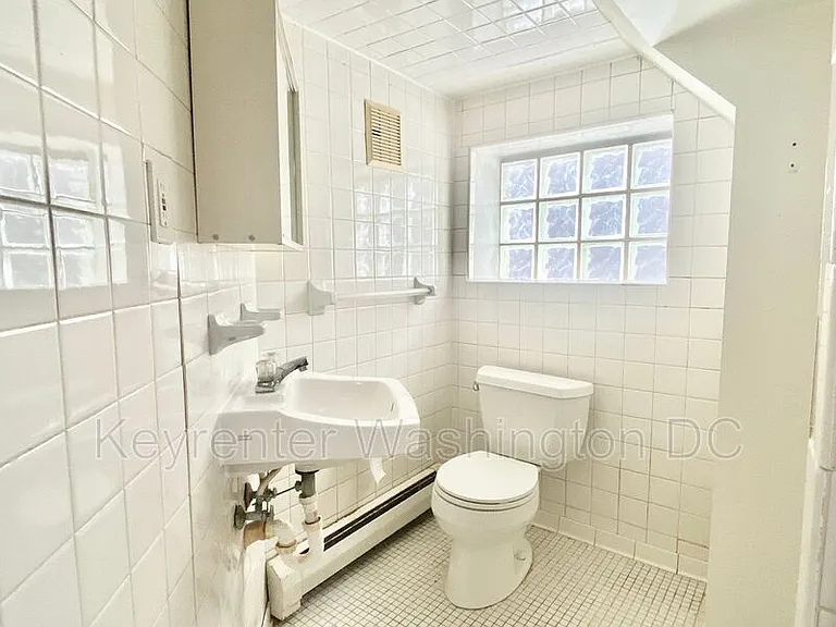 A 1351st St #NE ENGLISH BASEMENT — Photo 16