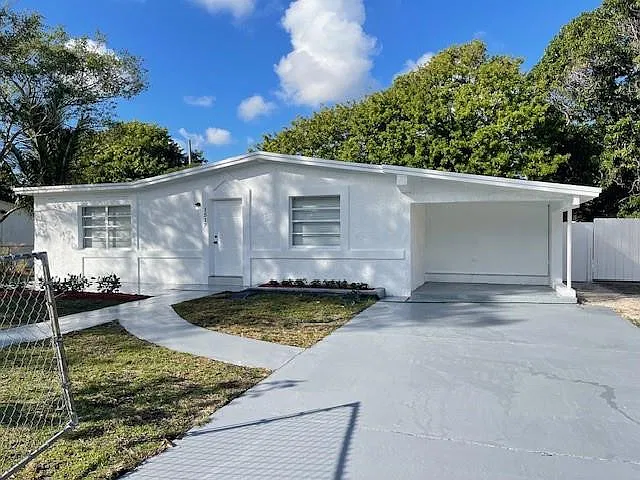 4 bed, 2.0 bath, 1346 sqft, $2,900 — Photo 3