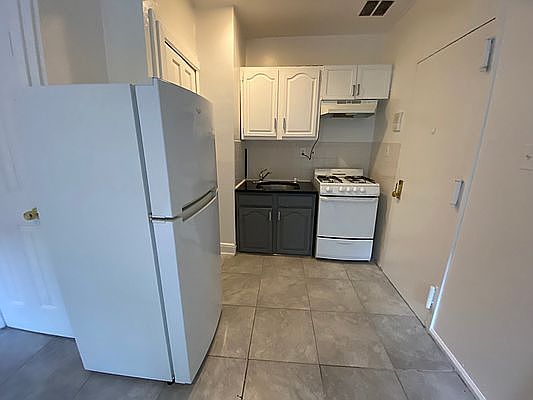 2nd image of 206 Ashland Pl #4R