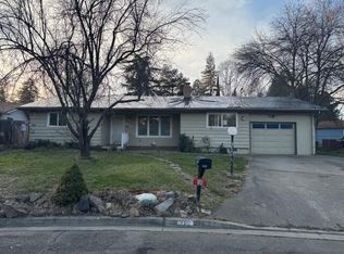 130 Sharon Dr, Phoenix, OR 97535