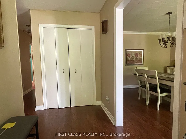 251 Scott Ave — Photo 4