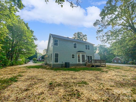 4th image of 103 Summerbrook Ln