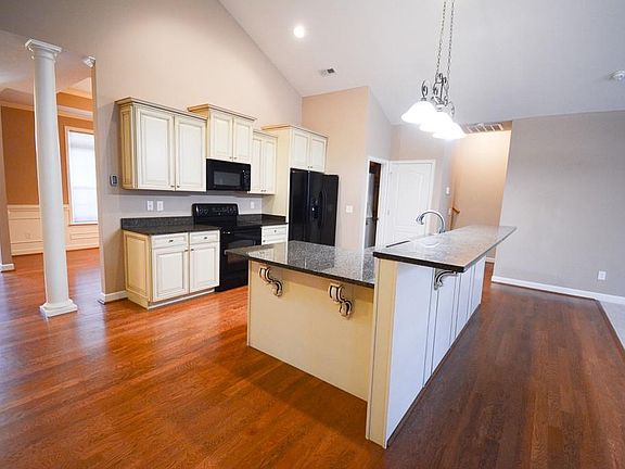 4th image of 104 Carnoustie Cir