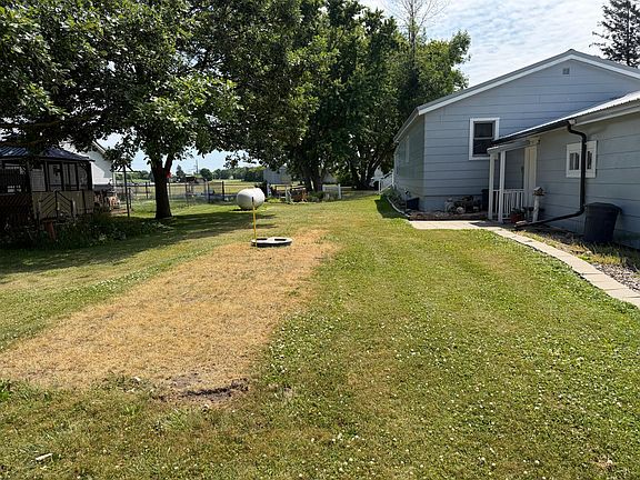 4th image of 10923 Main St