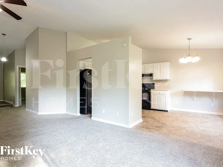 274 Meadow Glen Dr — Photo 3