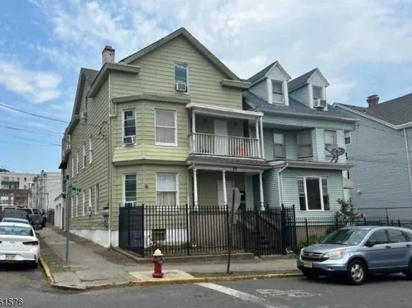 15 Leslie St, Paterson City, NJ 07503