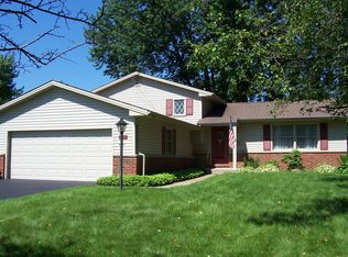 1860 Celeste Cir, Youngstown, OH