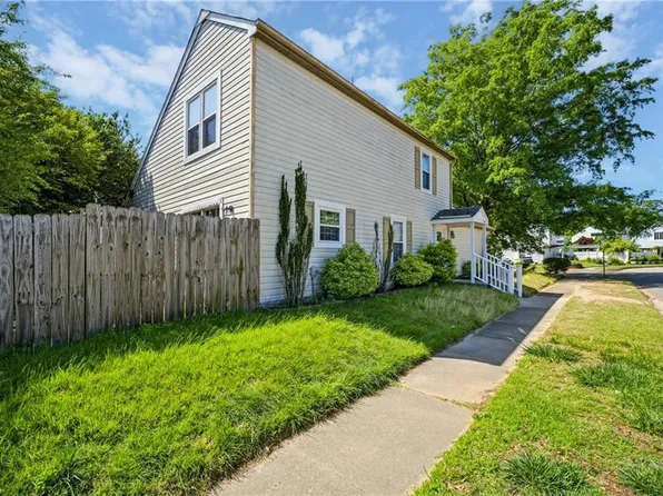 1261 Lord Dunmore Dr, Virginia Beach, VA 23464