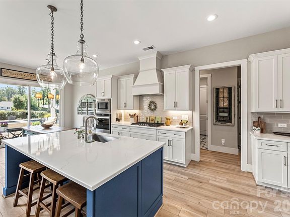 2nd image of 148 Cherry Crossing Ln