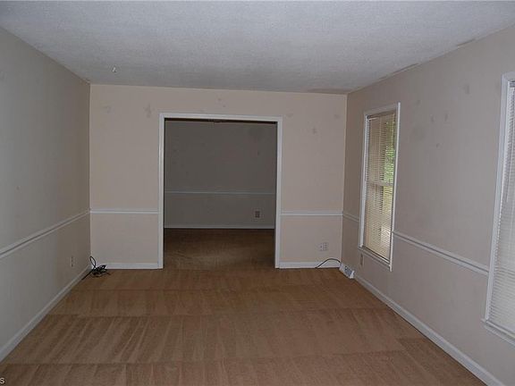 3rd image of 112 Village Ln