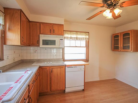 5th image of 608 S Grand Ave