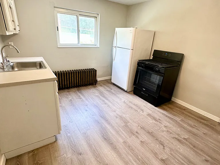 219 North Ave #1 — Photo 3
