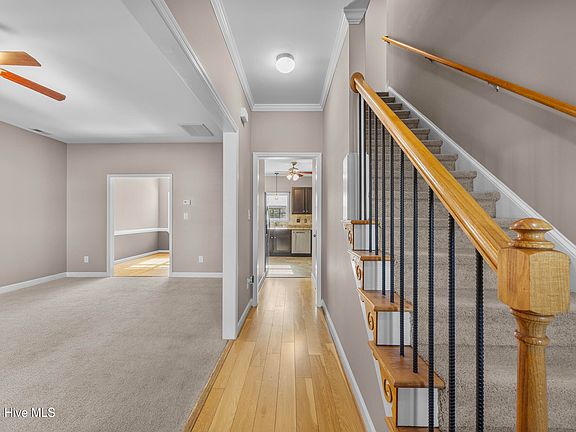 4th image of 211 Wedgefield Circle