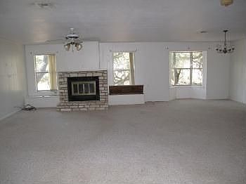 3rd image of 805 N Avenue N