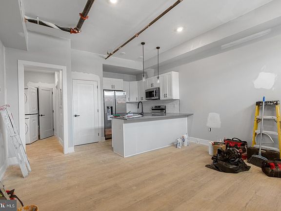 2nd image of 3965 Lancaster Ave #105