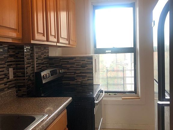 3rd image of 673 Dawson St #10B