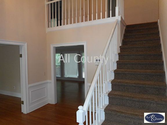 3rd image of 2561 Rock Point Ln