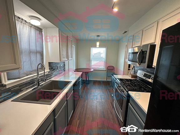 3rd image of 1328 W Pacific Ave