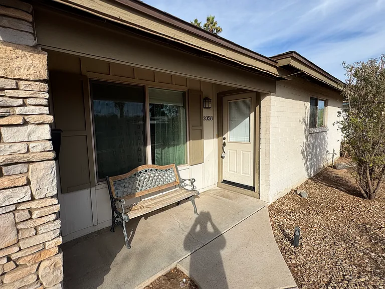 2058 E Fremont Dr — Photo 3