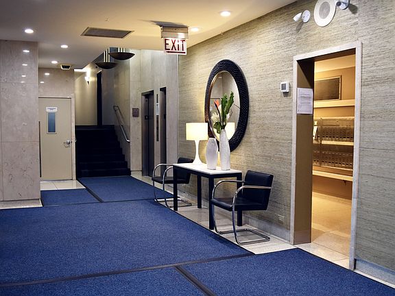 2nd image of 555 W Cornelia Ave APT 503