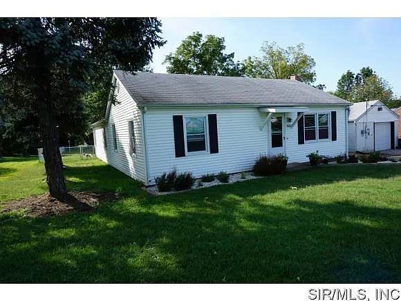 401 Nepute St photo 1