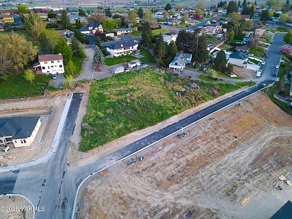 4th image of 833 Vine Ave