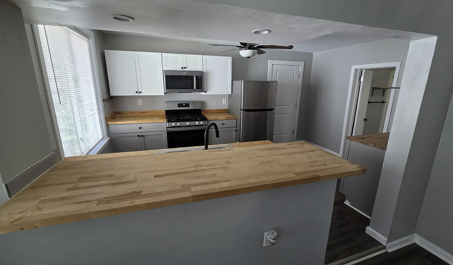 2 bed, 1.0 bath, $1,295 — Photo 3