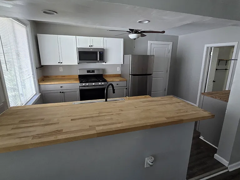 6209 Bridge Ave — Photo 3