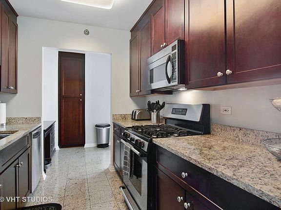 5th image of 33 W Ontario St APT 28F