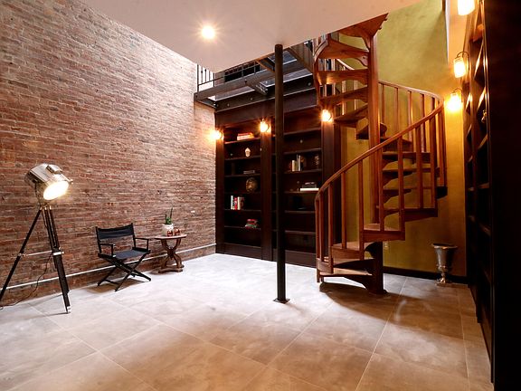 2nd image of 36 Bay Street Lndg