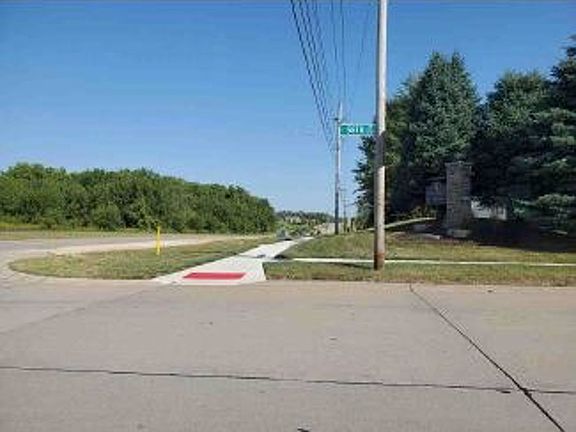Exterior Neighborhood (street photo)