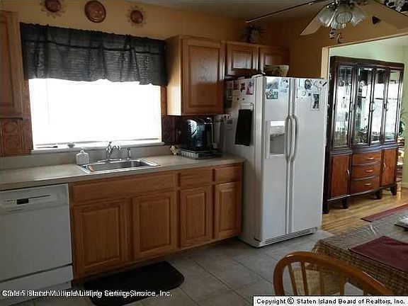 3rd image of 307 Sharrott Ave