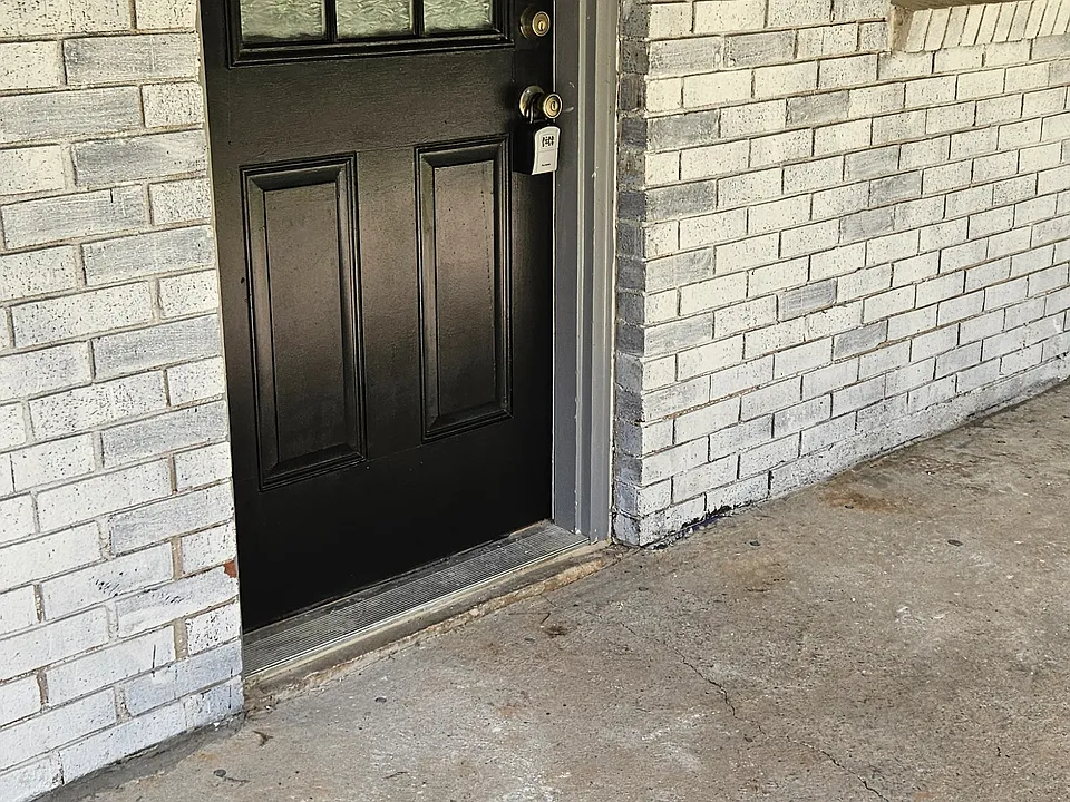 320 Claire Ave #1B