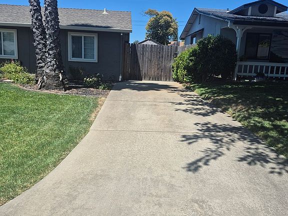 3rd image of 9213 Castlemont Cir