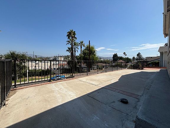 3rd image of 4040 Toland Way