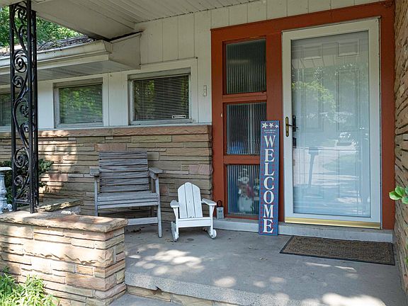 2nd image of 3806 N Knoxville Ave