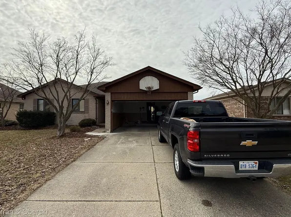 47724 Meadowbrook Dr, Macomb, MI 48044