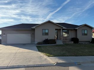 204 Cherokee Ave S, Grand Island, NE 68803