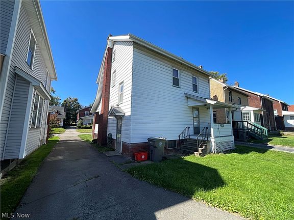 3rd image of 127 Manchester Ave