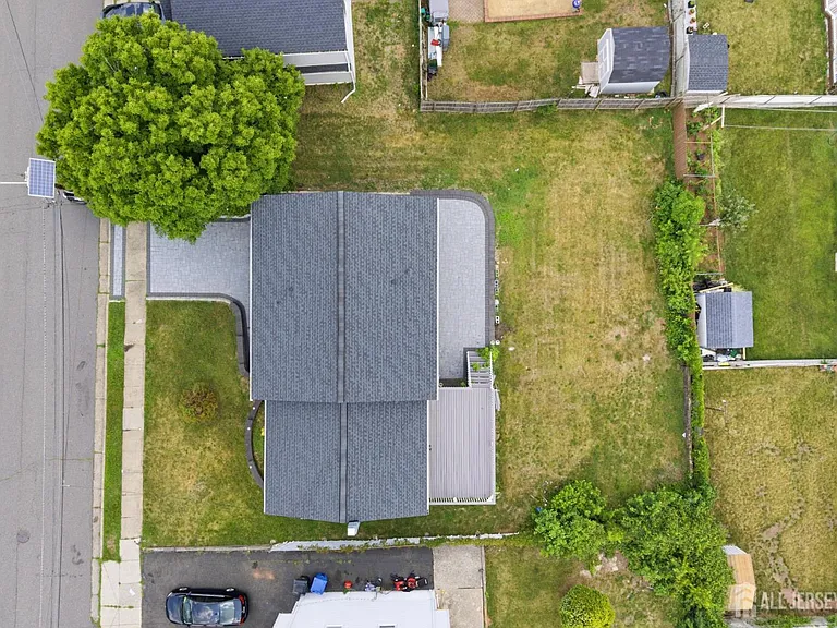 264 E George Pl — Photo 27